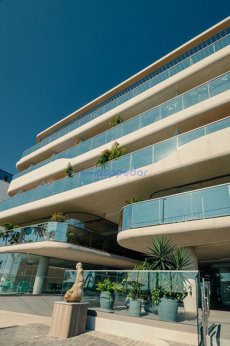Luxo no Yacht Frente-Mar com Vista Deslumbrante