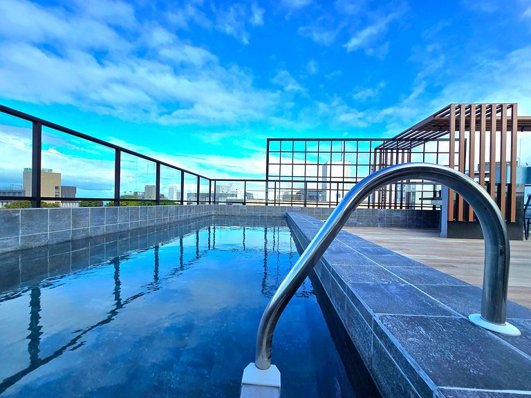 Pertinho do mar | Piscina da cobertura