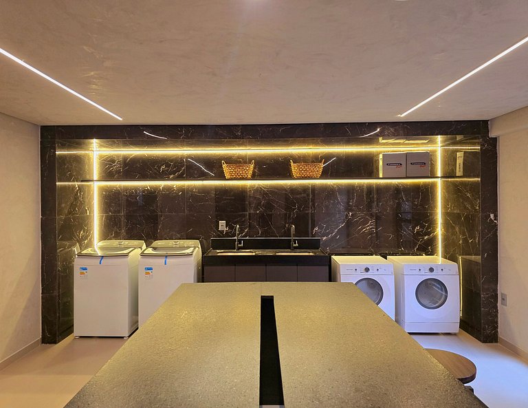 Beira-mar com Charme e Estilo - Piscina no Rooftop