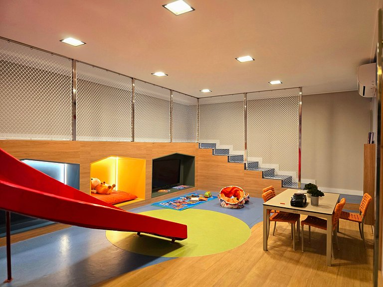 Conforto, perto do mar, piscina e academia