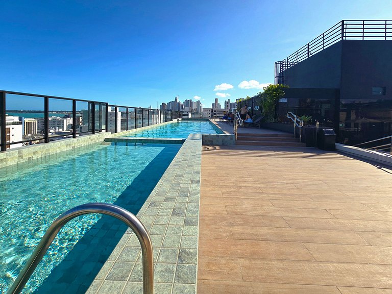 Conforto, perto do mar, piscina e academia