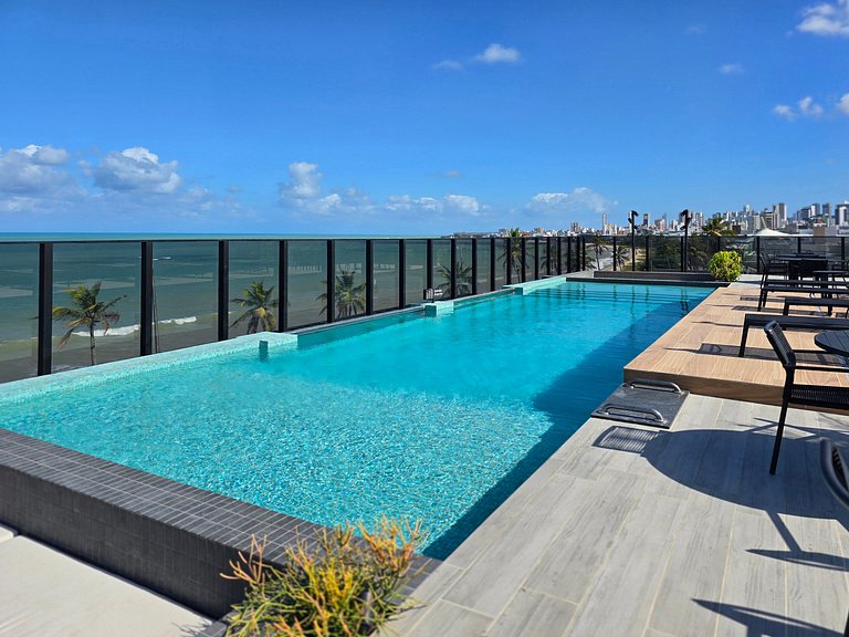 Beira-mar com Charme e Estilo - Piscina no Rooftop