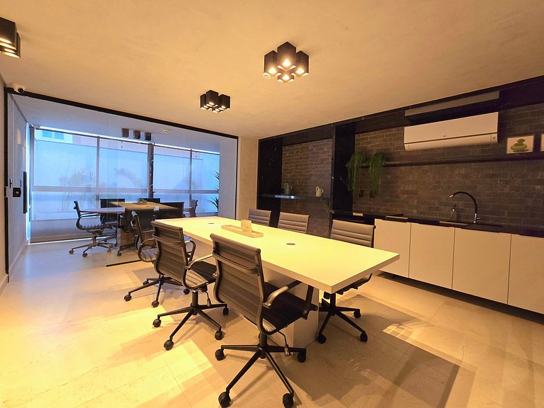 Studio elegante pé na areia