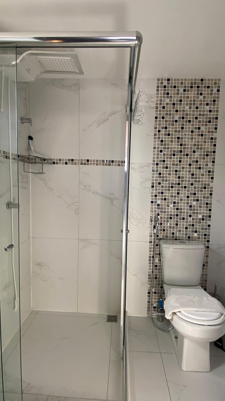 Conforto, perto do mar, piscina e academia