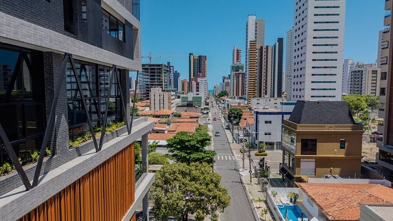 Alto padrão entre o mar e o shopping | C/ Piscina