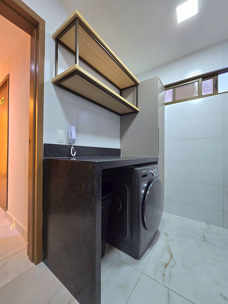 Vista para o mar com piscina deslumbrante