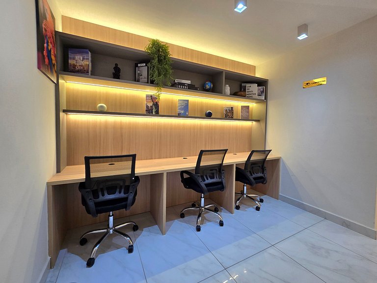 Vista para o mar com piscina deslumbrante