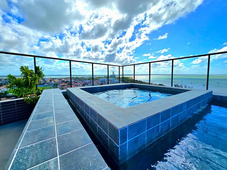 Vista para o mar com piscina deslumbrante