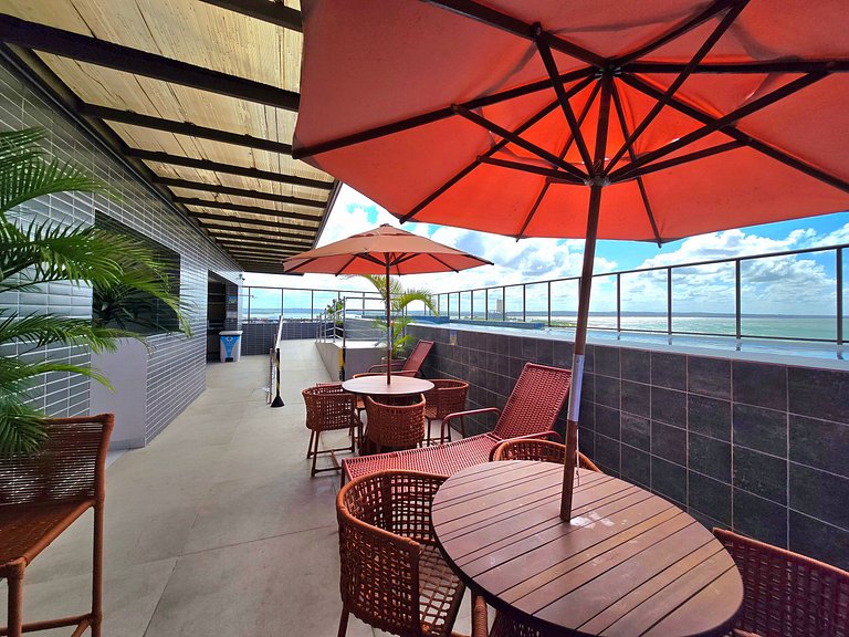 Frente mar com rooftop e piscina