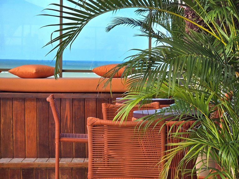 Vista para o mar com piscina deslumbrante