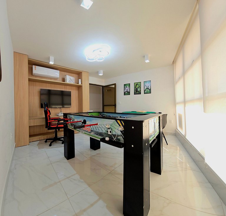 Vista para o mar com piscina deslumbrante