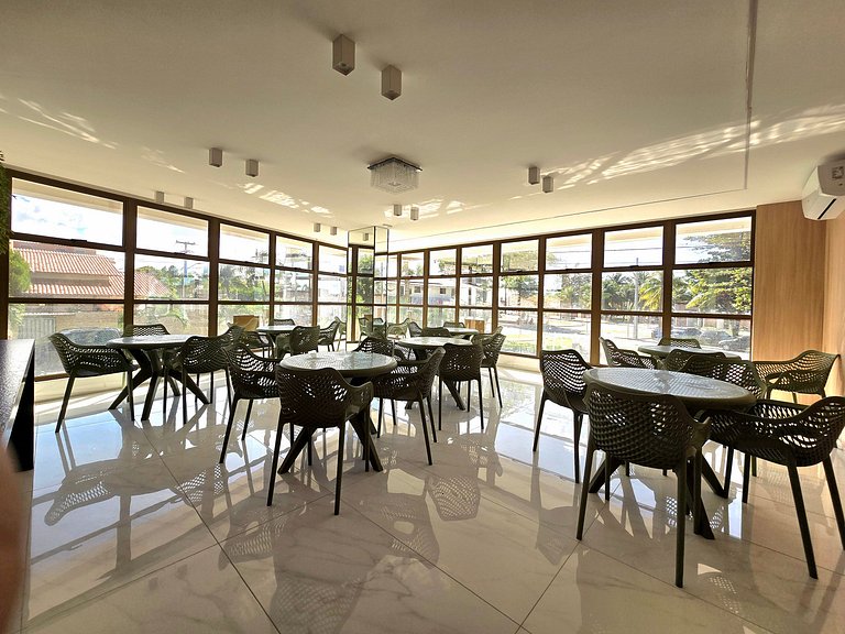 Frente mar com rooftop e piscina
