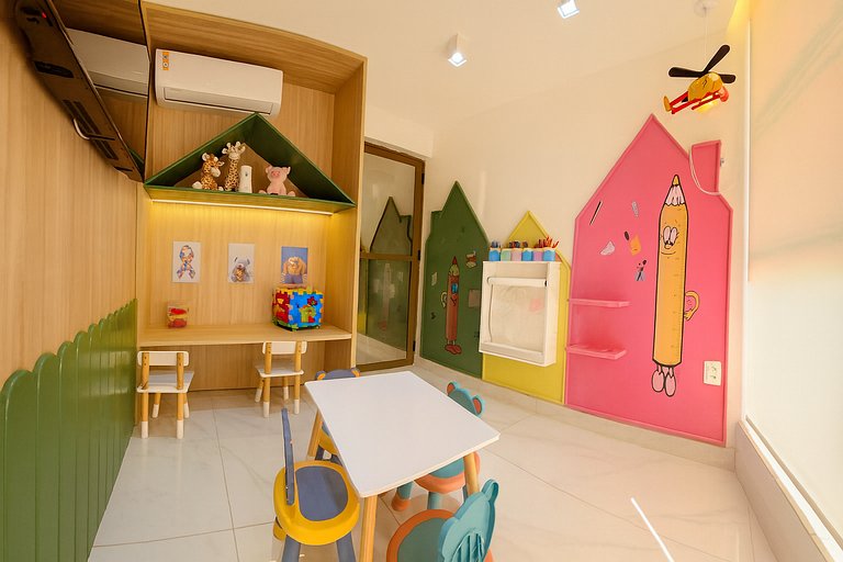 Vista para o mar com piscina deslumbrante