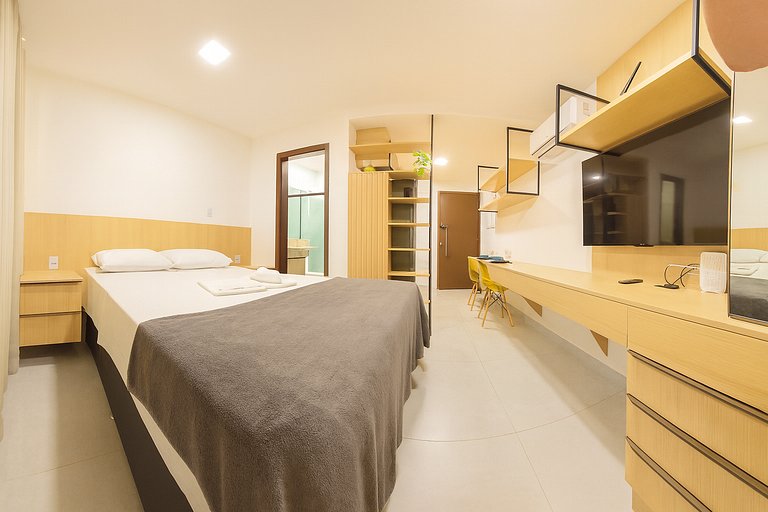 Studio perto de tudo com rooftop e piscina