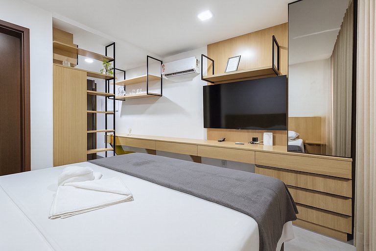 Studio perto de tudo com rooftop e piscina