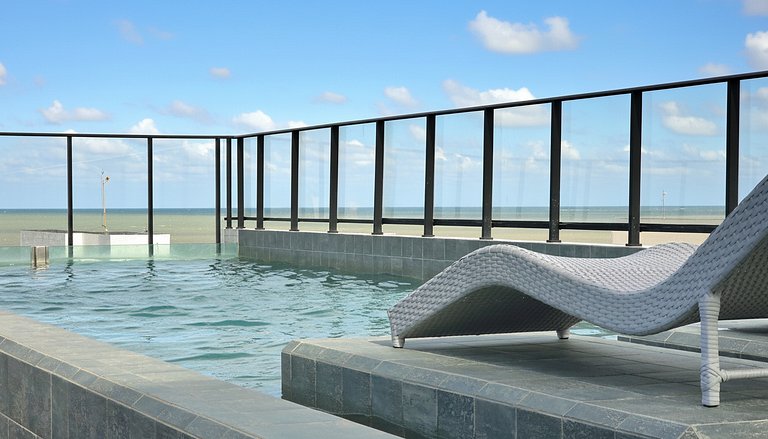 Studio moderno com rooftop vista mar