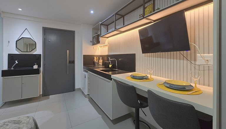 Studio moderno com rooftop vista mar