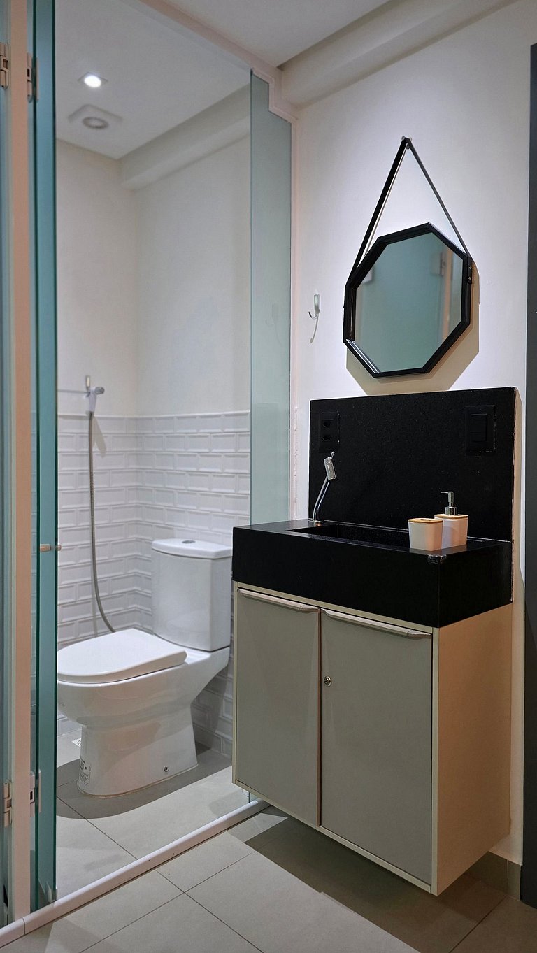 Studio moderno com rooftop vista mar