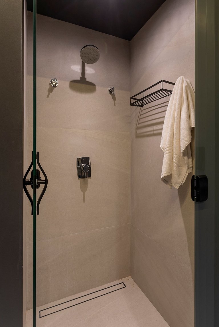 Studio luxo pé na areia com vista lateral para mar