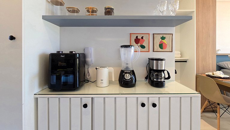 Vista para o mar com piscina deslumbrante