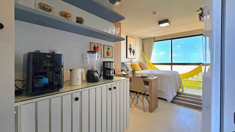 Vista para o mar com piscina deslumbrante