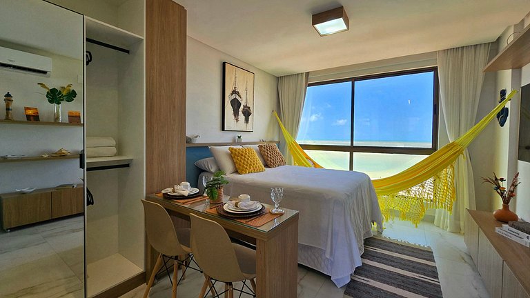 Vista para o mar com piscina deslumbrante