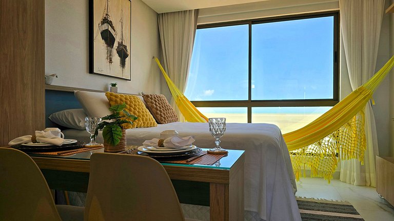 Vista para o mar com piscina deslumbrante