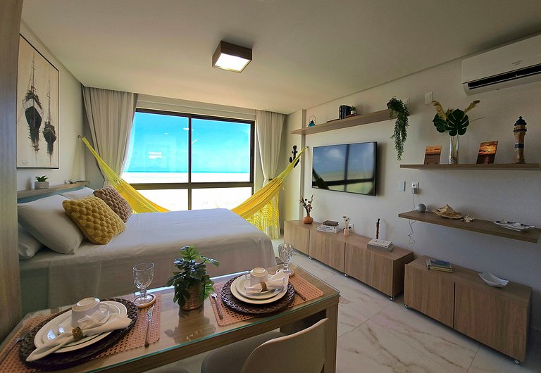 Vista para o mar com piscina deslumbrante