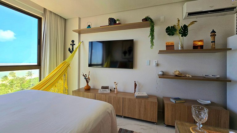 Vista para o mar com piscina deslumbrante