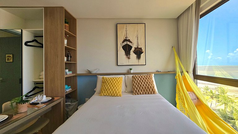 Vista para o mar com piscina deslumbrante