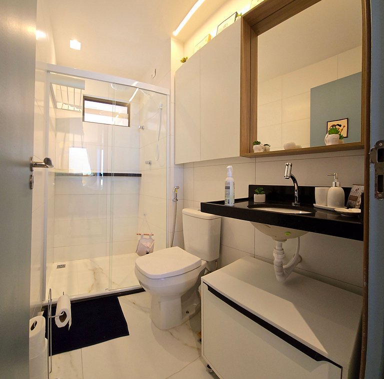 Vista para o mar com piscina deslumbrante