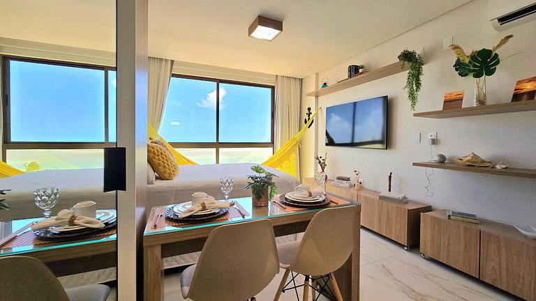 Vista para o mar com piscina deslumbrante