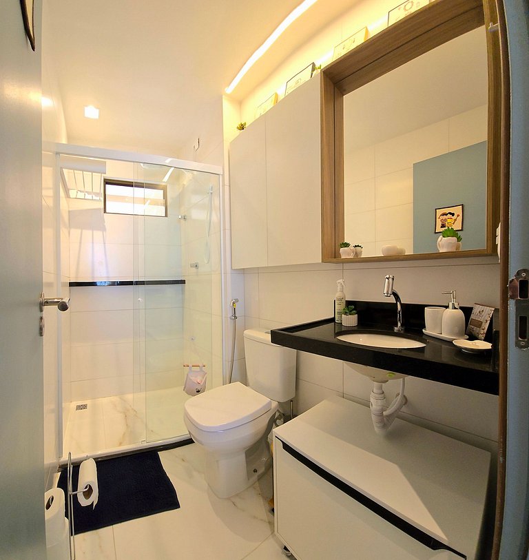 Vista para o mar com piscina deslumbrante