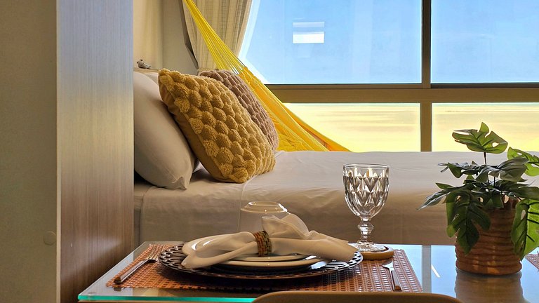 Vista para o mar com piscina deslumbrante