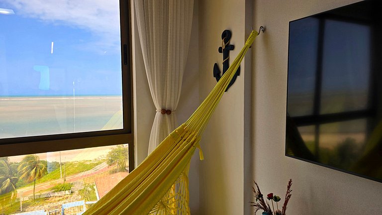 Vista para o mar com piscina deslumbrante