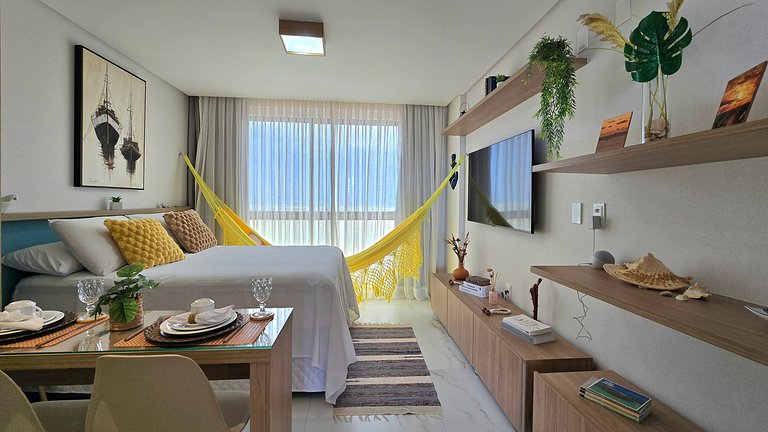 Vista para o mar com piscina deslumbrante