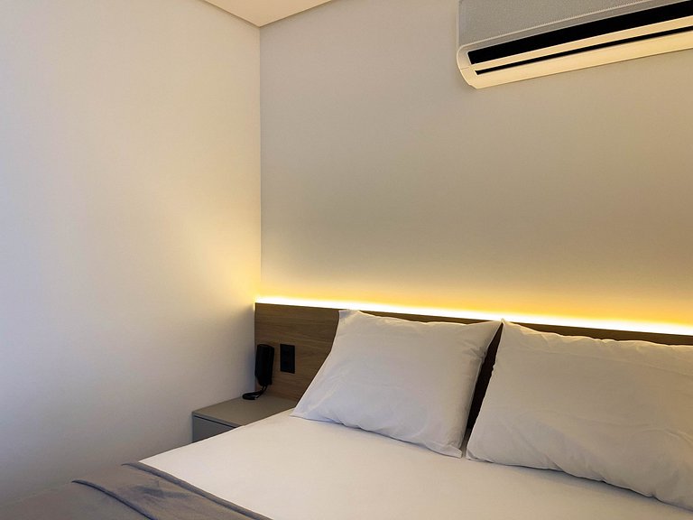 Pé na areia, vista lateral, piscina, academia