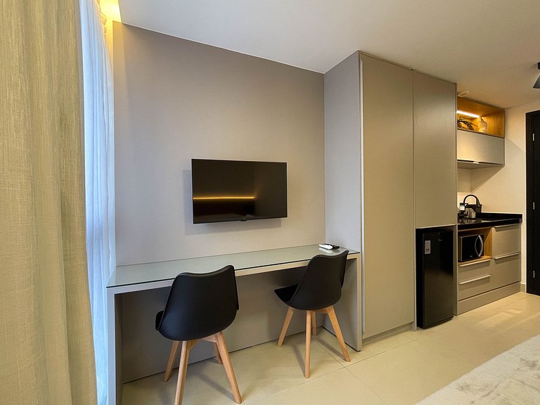 Pé na areia, vista lateral, piscina, academia