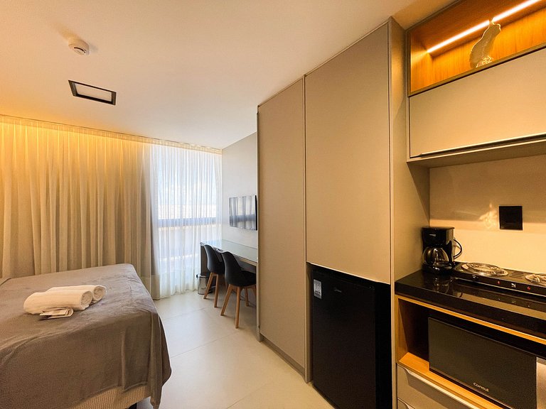 Pé na areia, vista lateral, piscina, academia