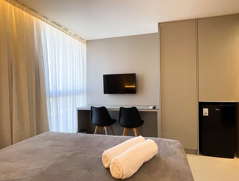 Pé na areia, vista lateral, piscina, academia