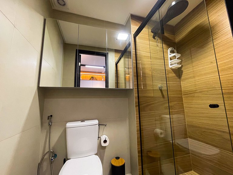 Pé na areia, vista lateral, piscina, academia