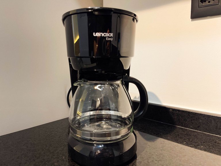 Pé na areia, vista lateral, piscina, academia