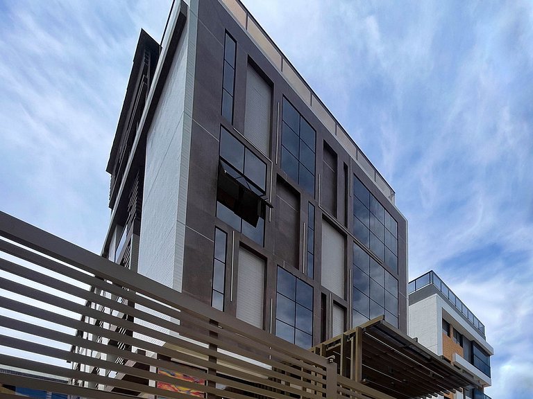 Studio com hidro privativa e rooftop exclusivo