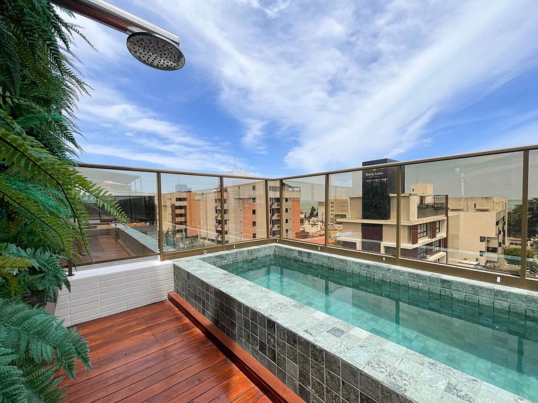 Studio com hidro privativa e rooftop exclusivo