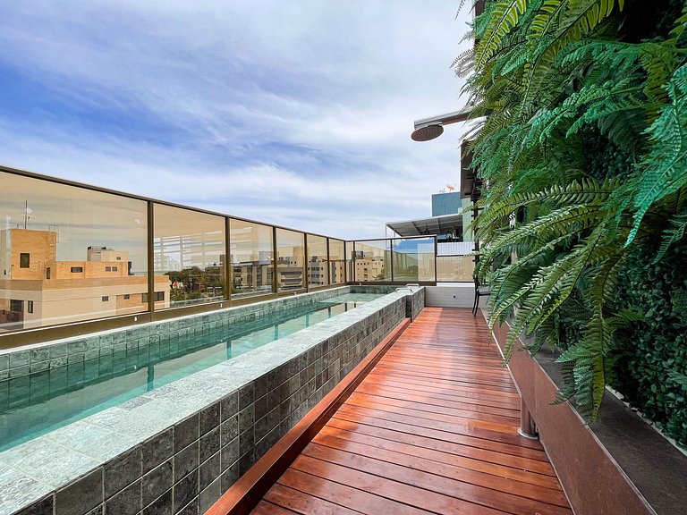 Studio com hidro privativa e rooftop exclusivo