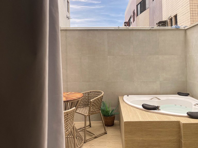 Studio com hidro privativa e rooftop exclusivo