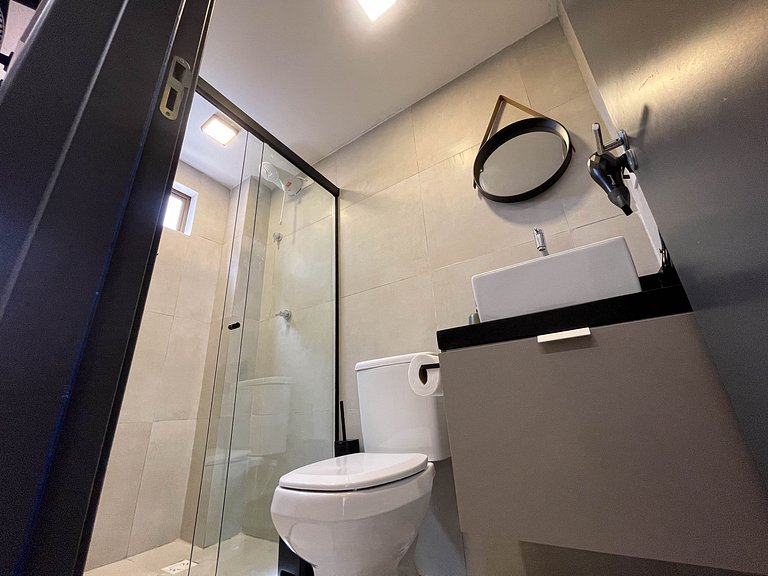 Studio com hidro privativa e rooftop exclusivo