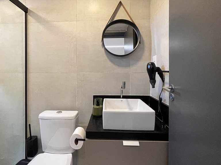 Studio com hidro privativa e rooftop exclusivo