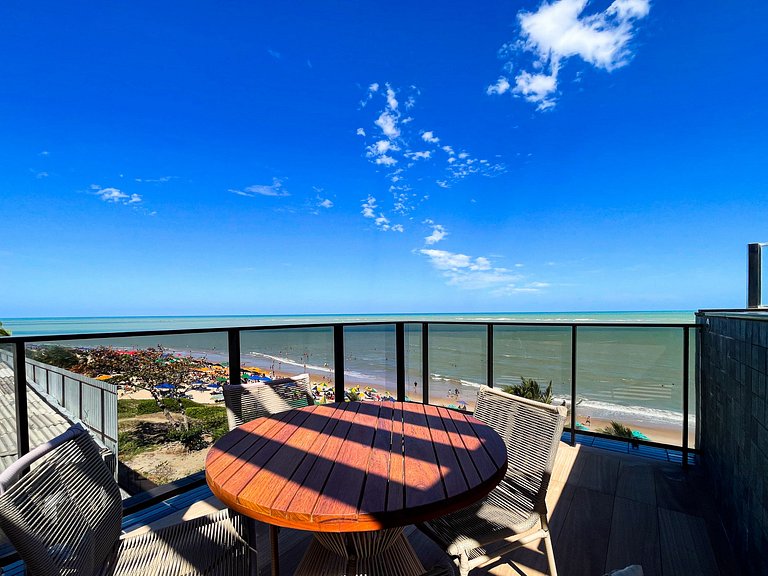 Cobertura frente mar com piscina privativa