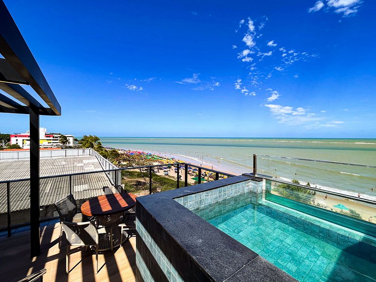 Cobertura frente mar com piscina privativa